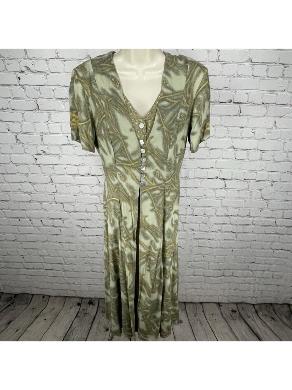 VTG Betsey’s Things Green Floral Buttoned Padded Short Sleeve Midi Dress Size 8